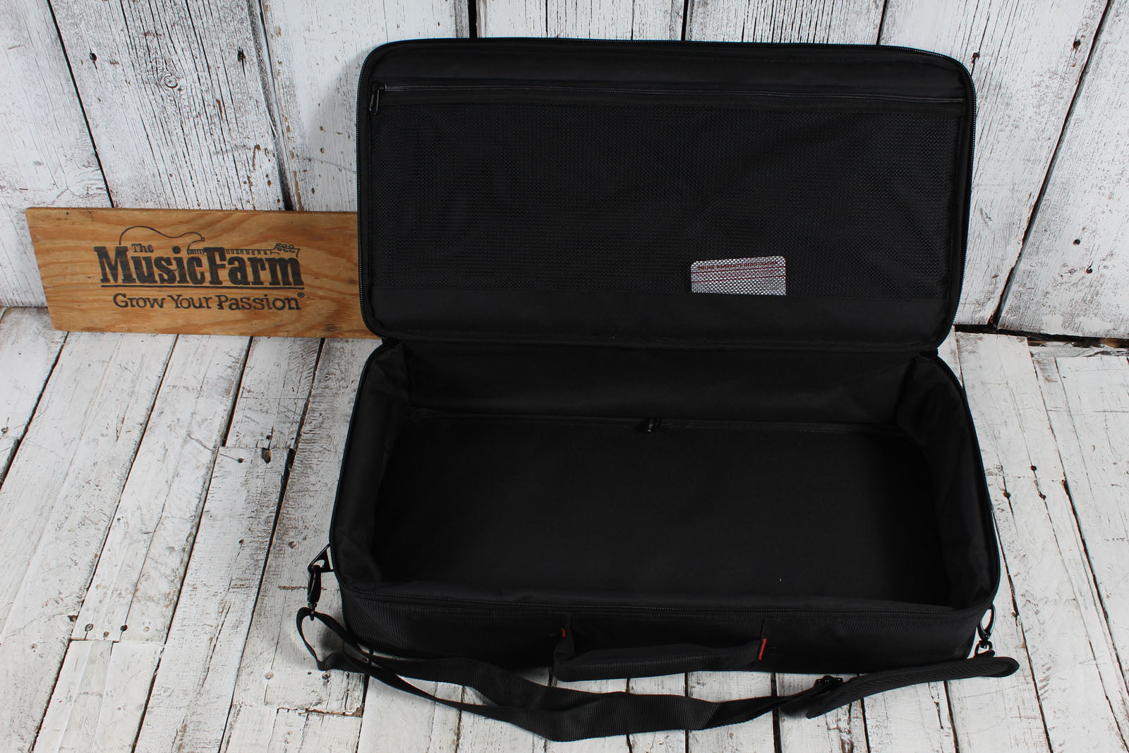 Gator GPB-BAK-WH  Large Aluminum Guitar Effects Pedal Board with Carry Bag White