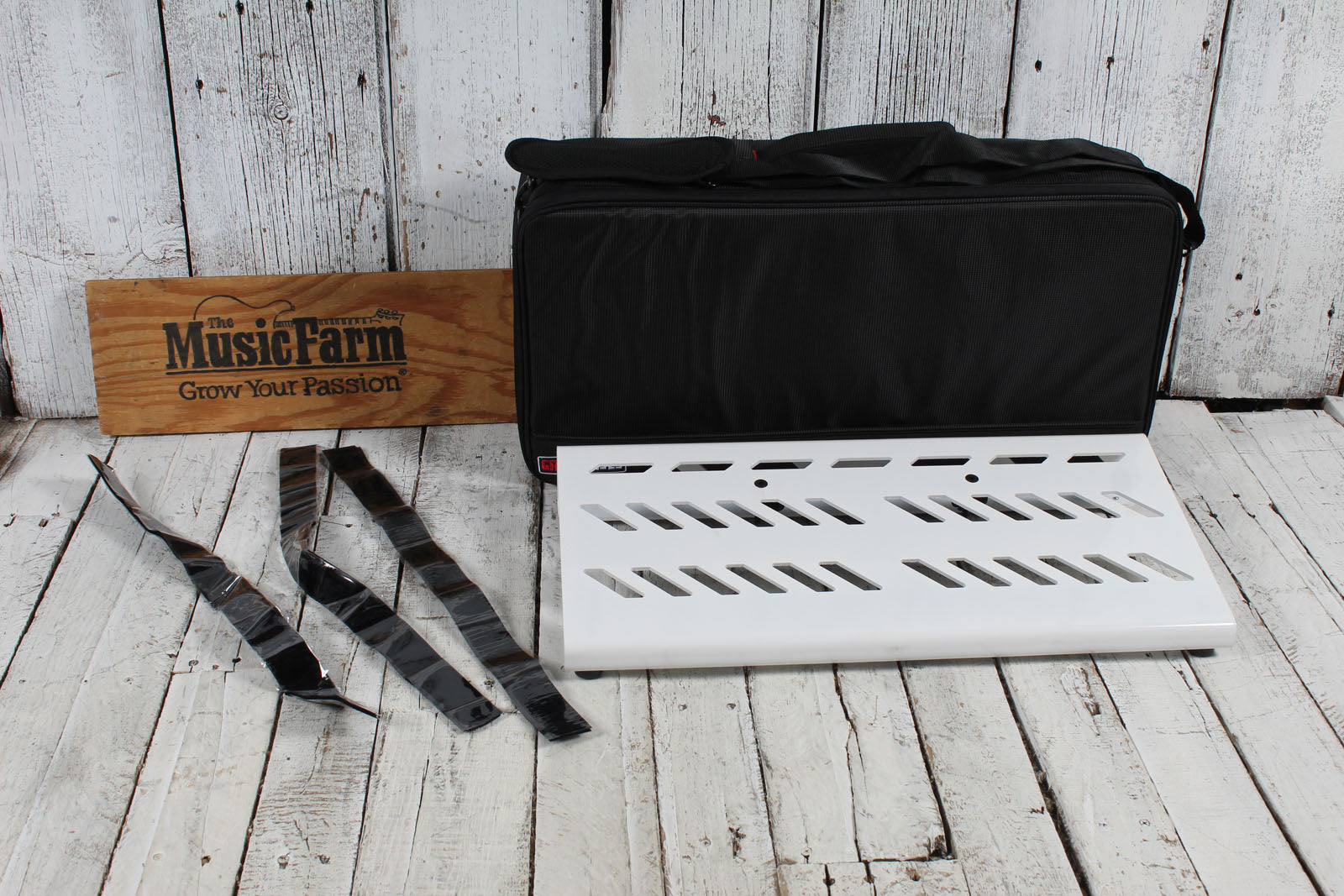 Gator GPB-BAK-WH  Large Aluminum Guitar Effects Pedal Board with Carry Bag White