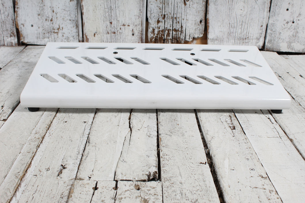 Gator GPB-BAK-WH  Large Aluminum Guitar Effects Pedal Board with Carry Bag White