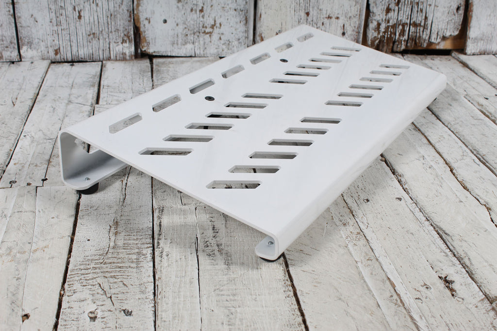 Gator GPB-BAK-WH  Large Aluminum Guitar Effects Pedal Board with Carry Bag White