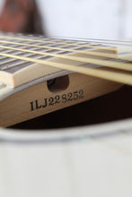 Load image into Gallery viewer, Yamaha Thinline Cutaway Acoustic Electric Guitar Vintage White Finish APX600 VW