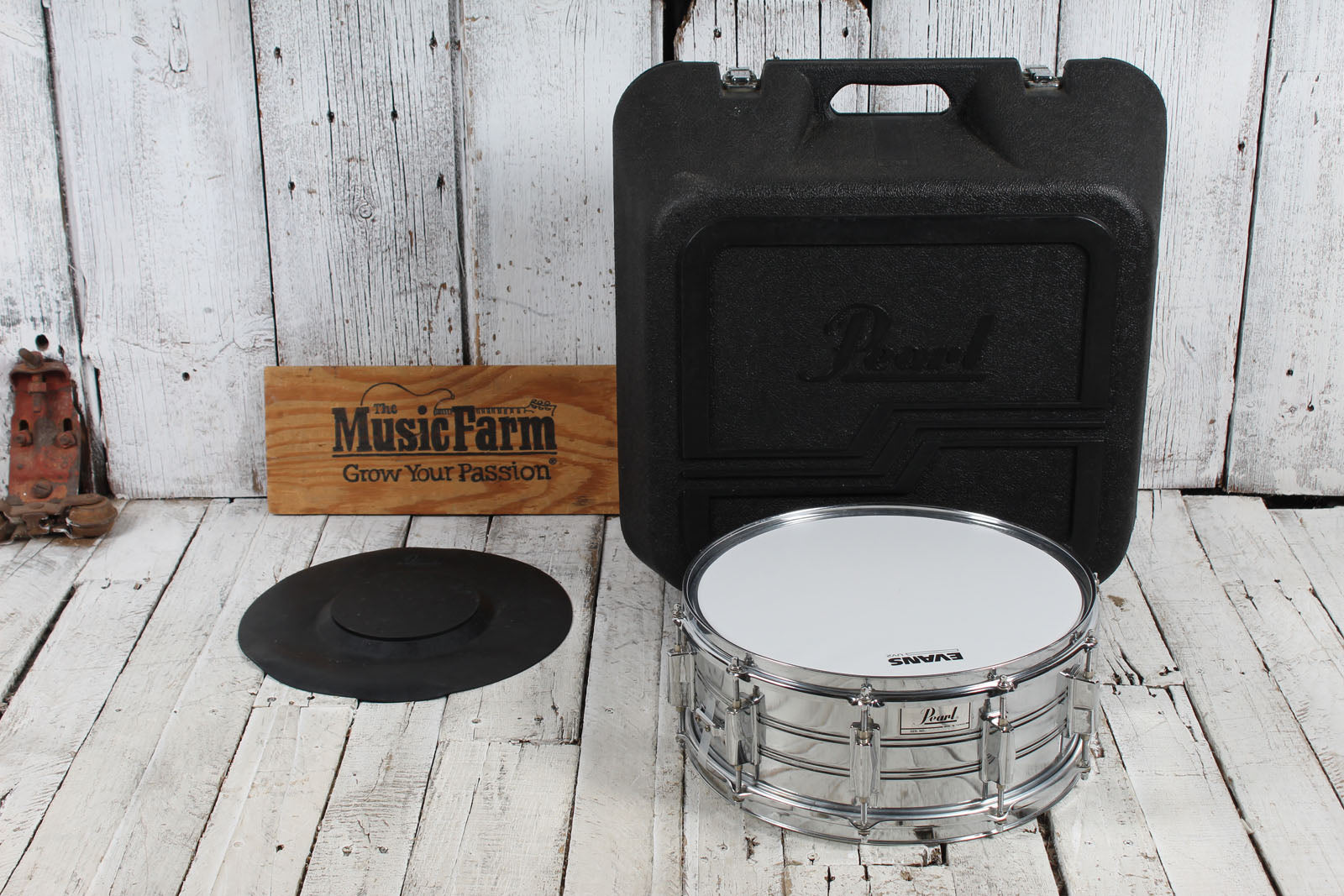 Pearl Snare Drum 14 x 5.5 Steel Snare Drum with Pad and Hardshell Case Secondary image