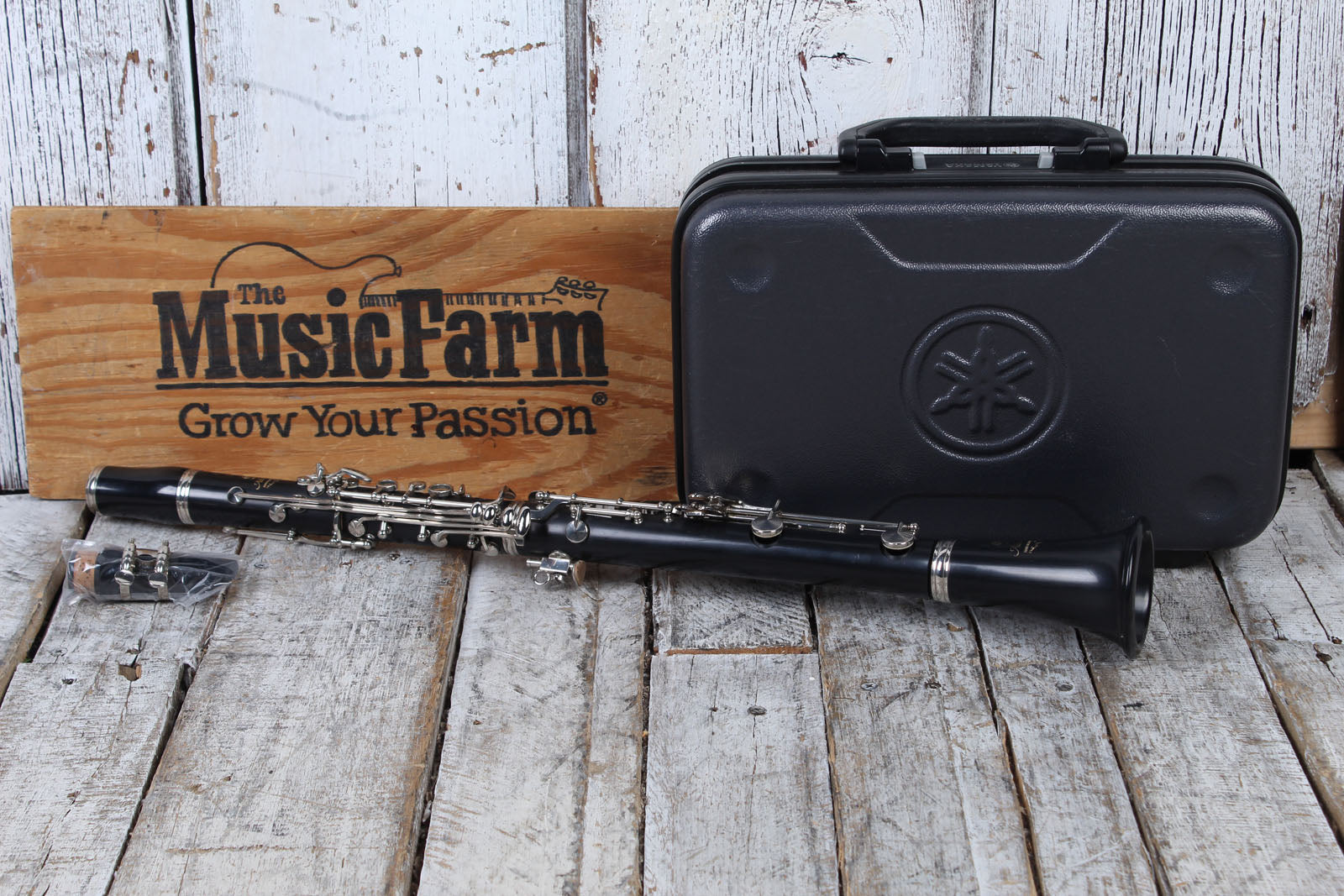 Yamaha YCL200ADI Advantage Clarinet Bb Student Clarinet with Hardshell Case Secondary image