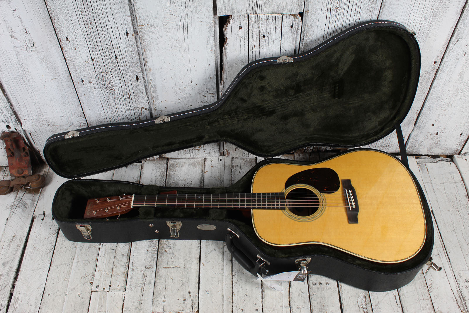 Martin D-28 Billy Strings Signature Acoustic Guitar Natural with Hardshell Case
