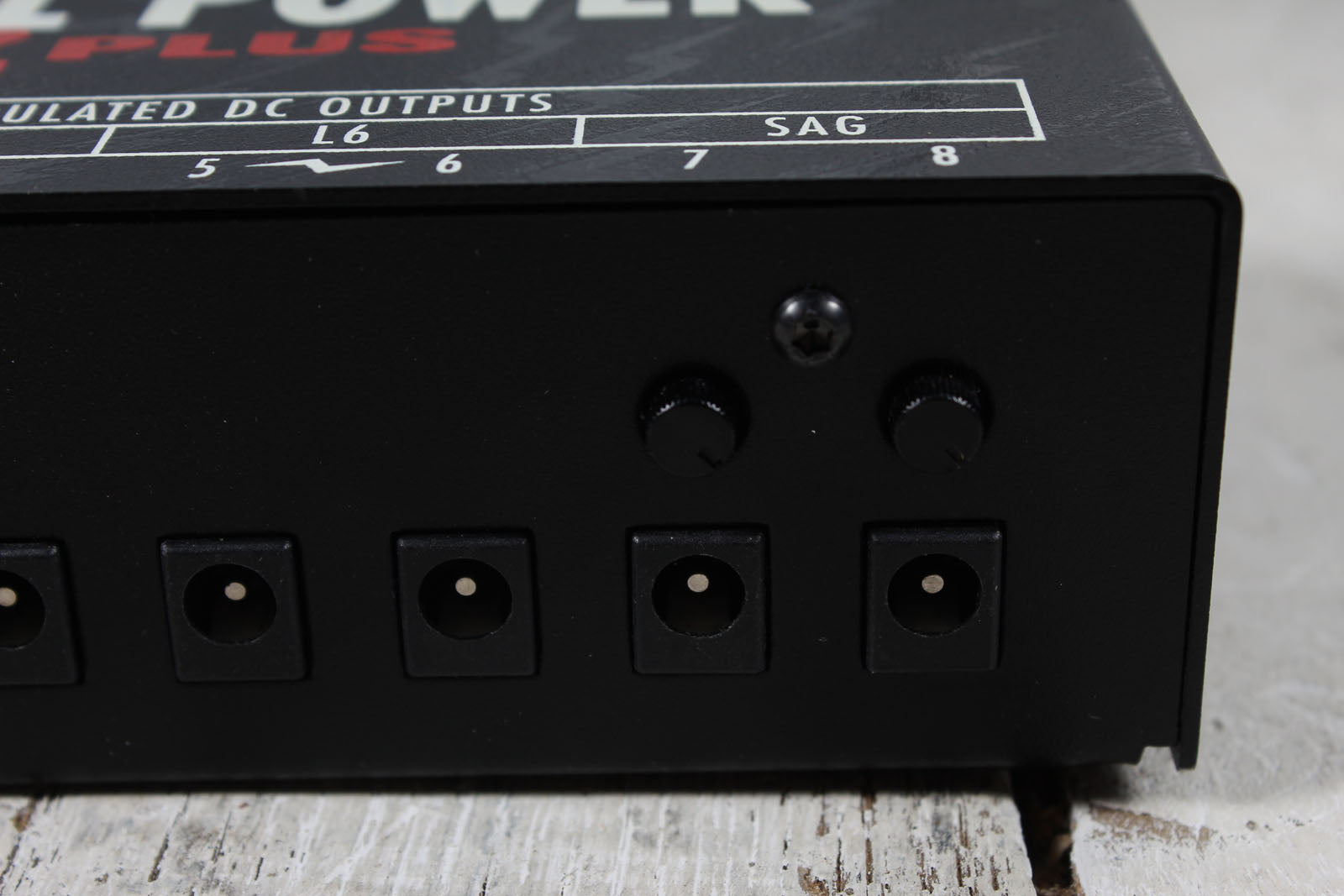 Voodoo Lab Power 2 Plus Power Supply Electric Guitar Pedal Power Supply with Cables