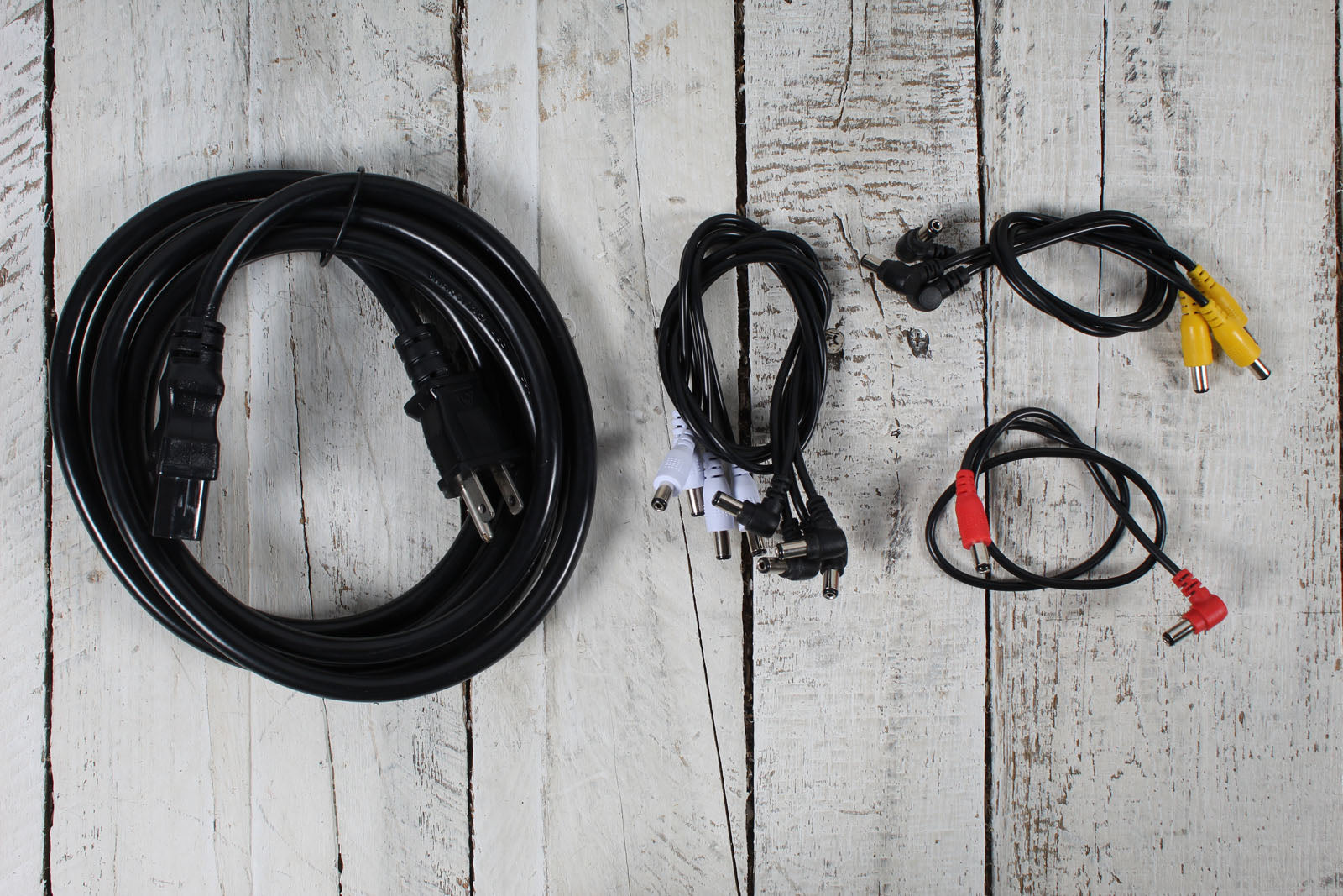 Pedaltrain Classic 1 with 1 Spot Pro CS12 Power Supply and Cables