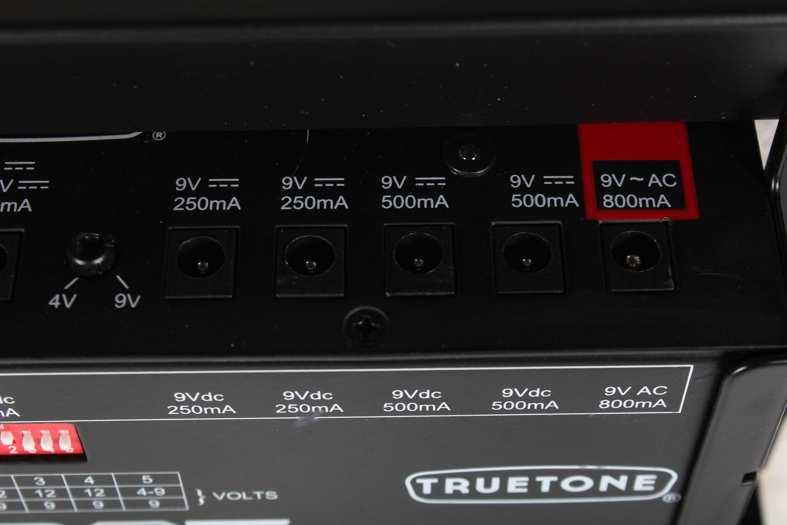 Pedaltrain Classic 1 with 1 Spot Pro CS12 Power Supply and Cables