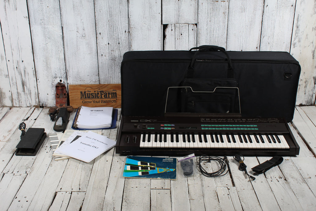 Yamaha Vintage 1980s DX7 Digital Synthesizer 61 Key Keyboard with Case & Manuals