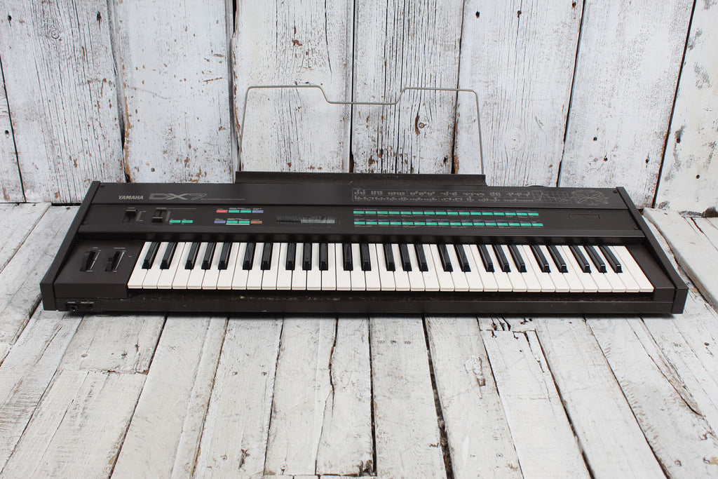 Yamaha Vintage 1980s DX7 Digital Synthesizer 61 Key Keyboard with Case & Manuals