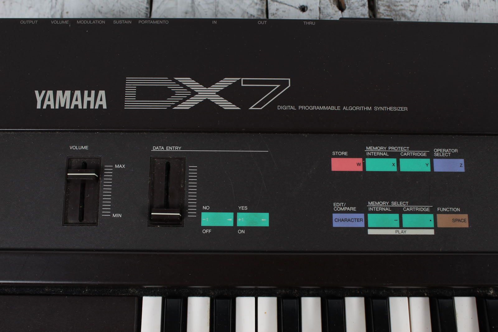 Yamaha Vintage 1980s DX7 Digital Synthesizer 61 Key Keyboard with Case & Manuals