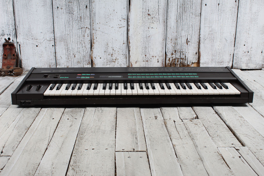 Yamaha Vintage 1980s DX7 Digital Synthesizer 61 Key Keyboard with Case & Manuals