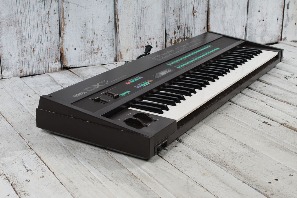Yamaha Vintage 1980s DX7 Digital Synthesizer 61 Key Keyboard with Case & Manuals