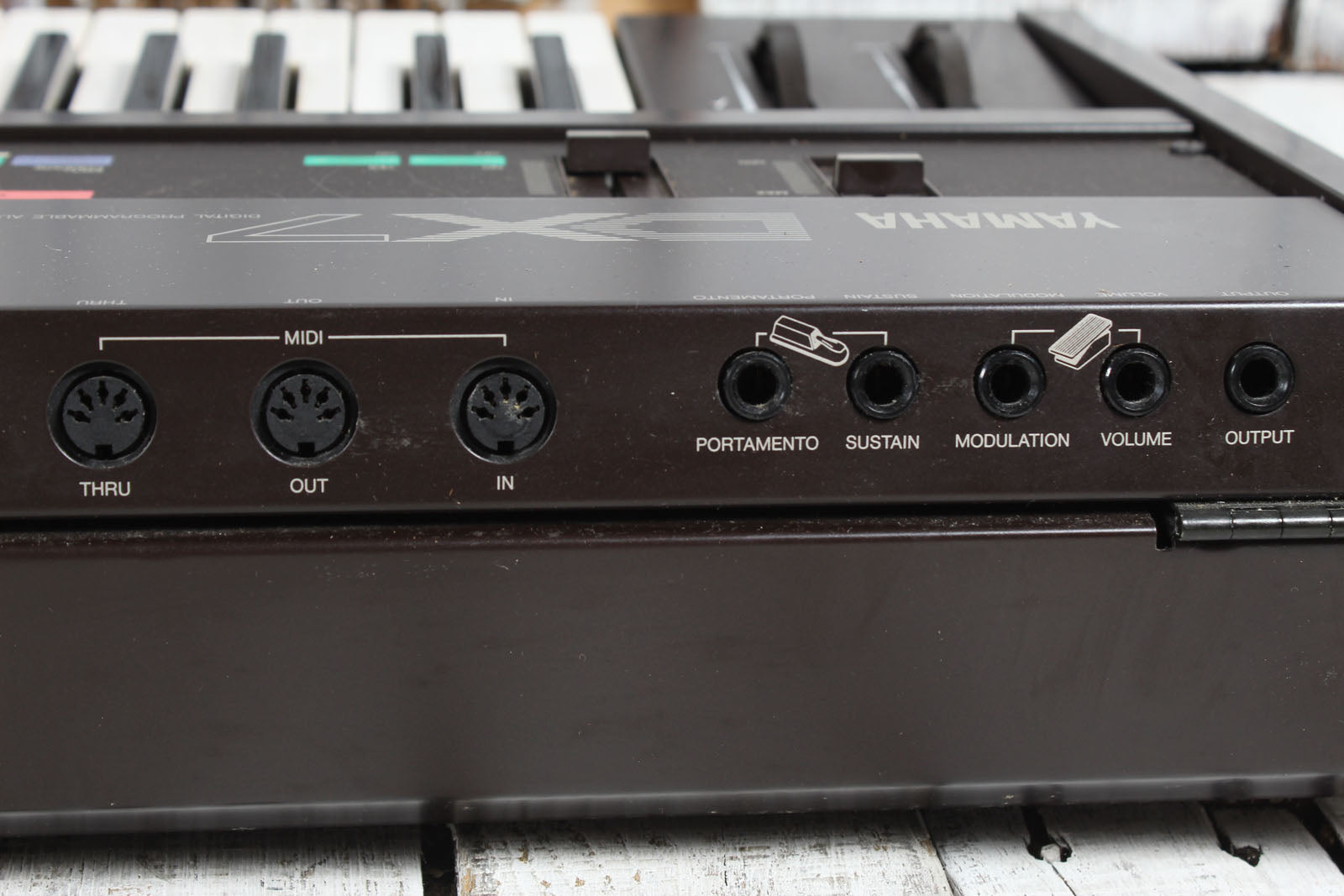 Yamaha Vintage 1980s DX7 Digital Synthesizer 61 Key Keyboard with Case & Manuals