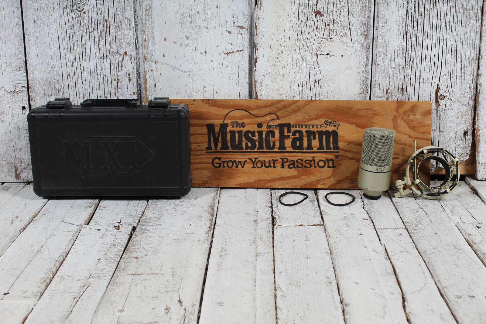 MXL 990 Studio Pressure Gradient Condenser Microphone Champagne Finish with Case and Shock Mount Secondary image