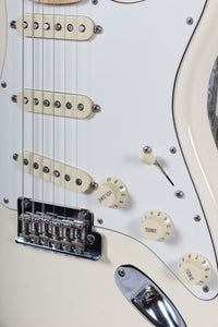 Fender 2019 American Pro Stratocaster Electric Guitar Olympic White with Case