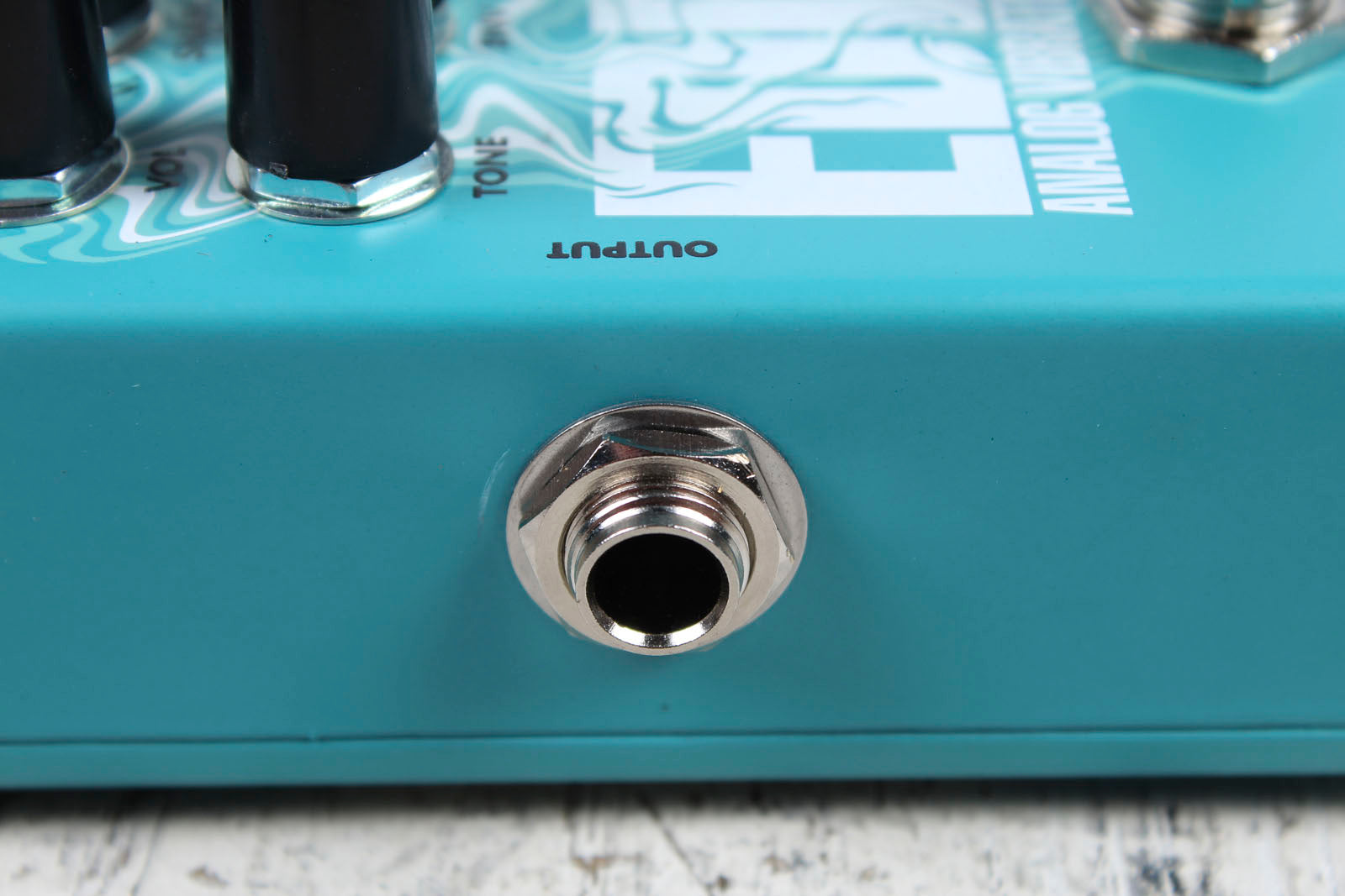 Electro Harmonix EDDY Analog Vibrato and Chorus Electric Guitar Effects Pedal