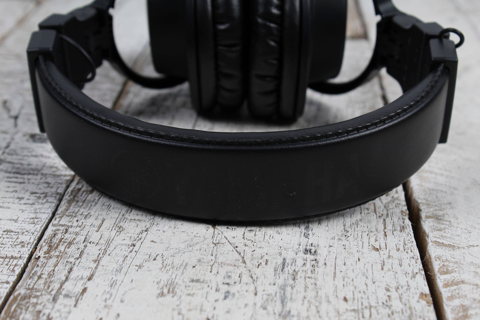Yamaha HPH-MT5 Closed Back Studio Monitor Headphones Black with Carrying Bag