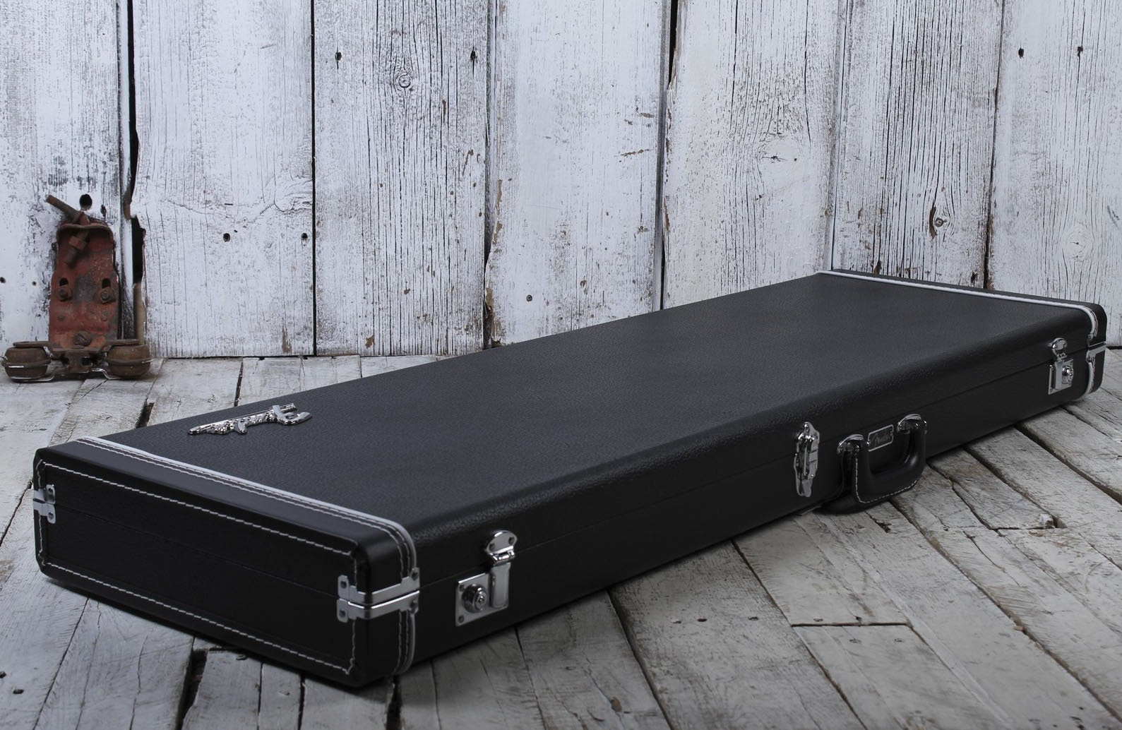 Fender Classic Series Bass Guitar Hardshell Case for Precision and Jazz Bass