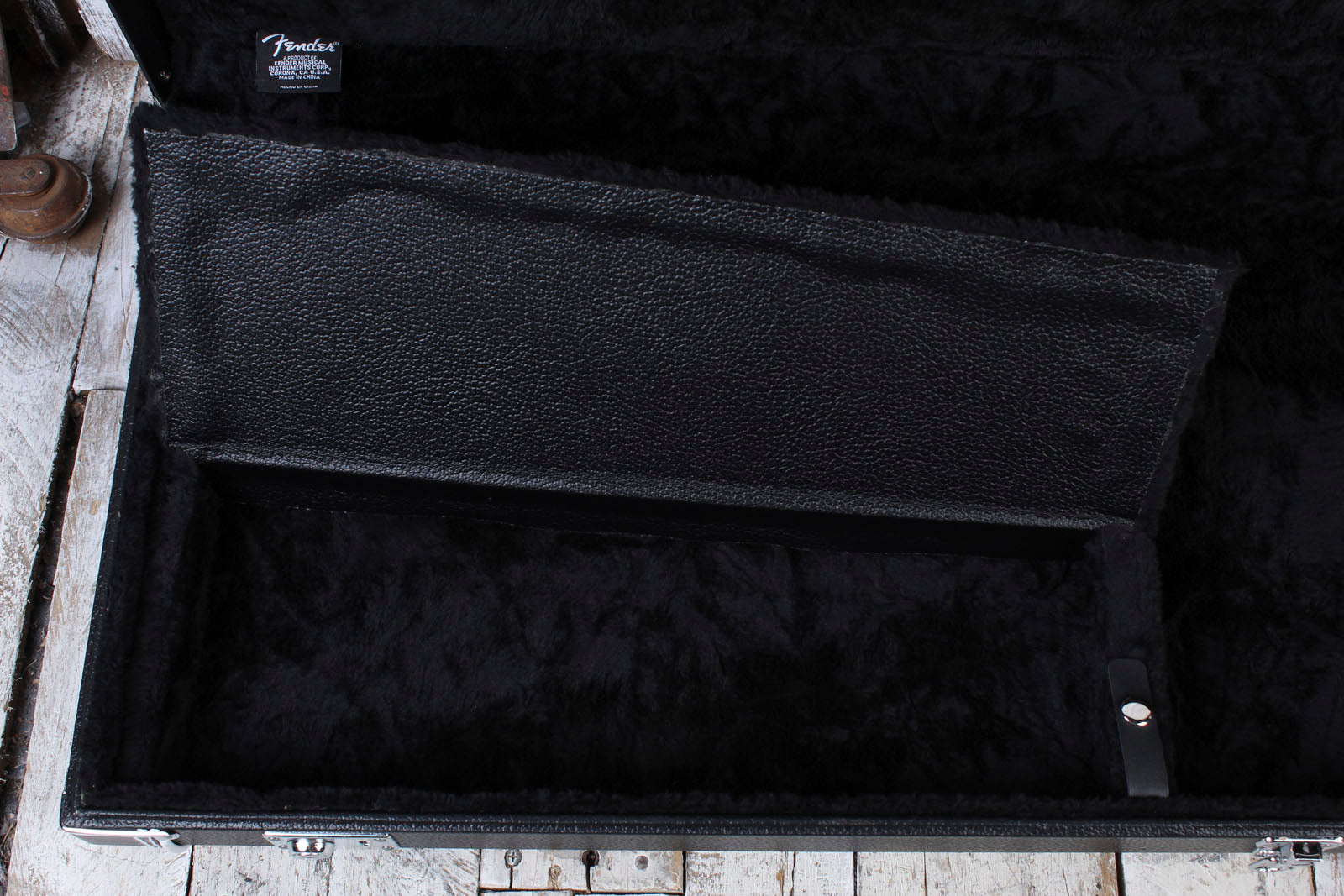 Fender Classic Series Bass Guitar Hardshell Case for Precision and Jazz Bass