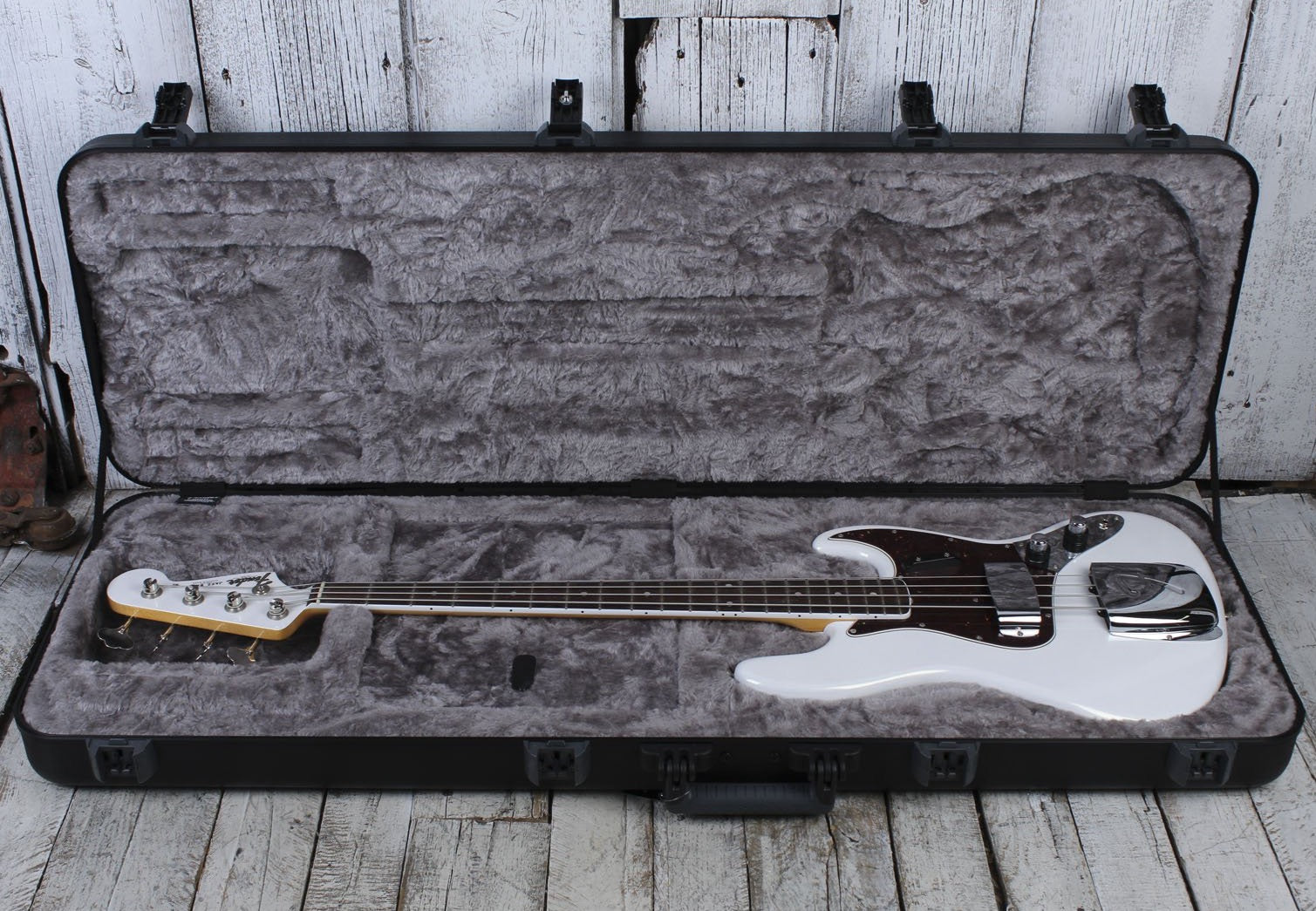 FENDER DELUXE MOLDED CASE ELECTRIC BASS-