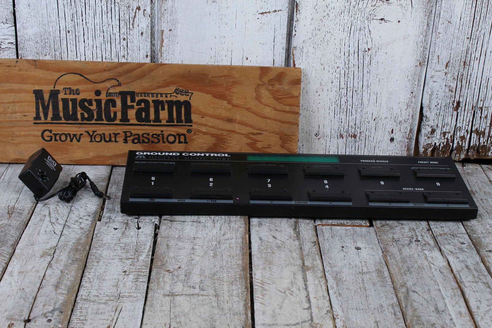 Digital Music Corp Ground Control Programmable MIDI Foot Controller with Power Supply Secondary image