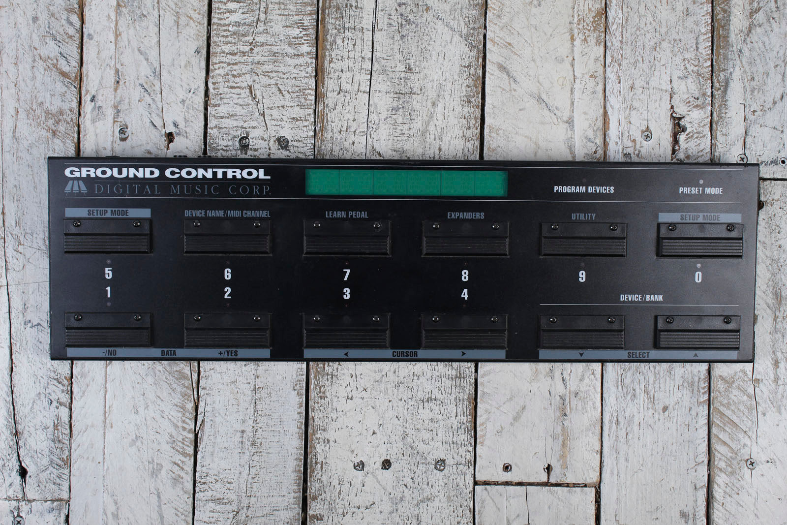 Digital Music Corp Ground Control Programmable MIDI Foot Controller with Power Supply
