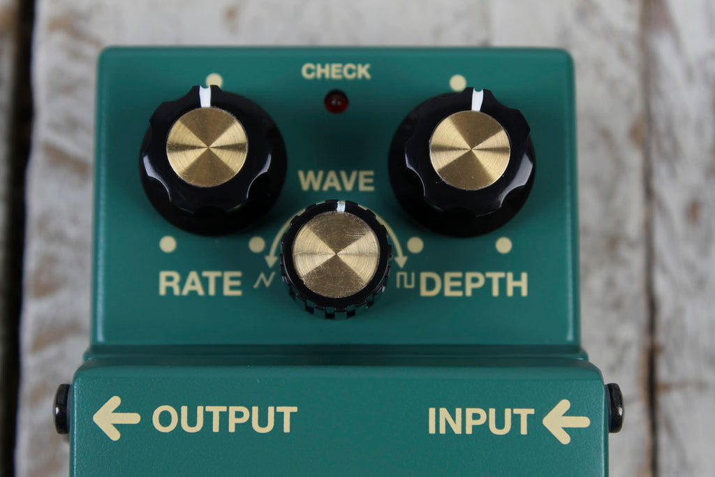 Boss TR-2 Tremolo Pedal Electric Guitar Effects Pedal Vintage Tremolo Effects