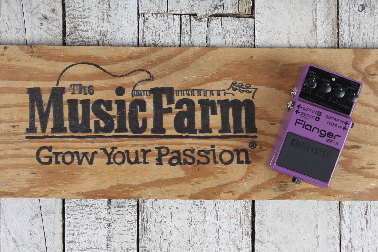 Boss BF-3 Flanger Effects Pedal Electric and Bass Guitar Flanging Effects Pedal Secondary image