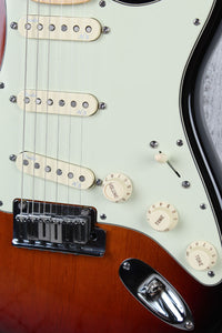 Fender 2013 American Deluxe Stratocaster 3-Color Sunburst with Hardshell Case