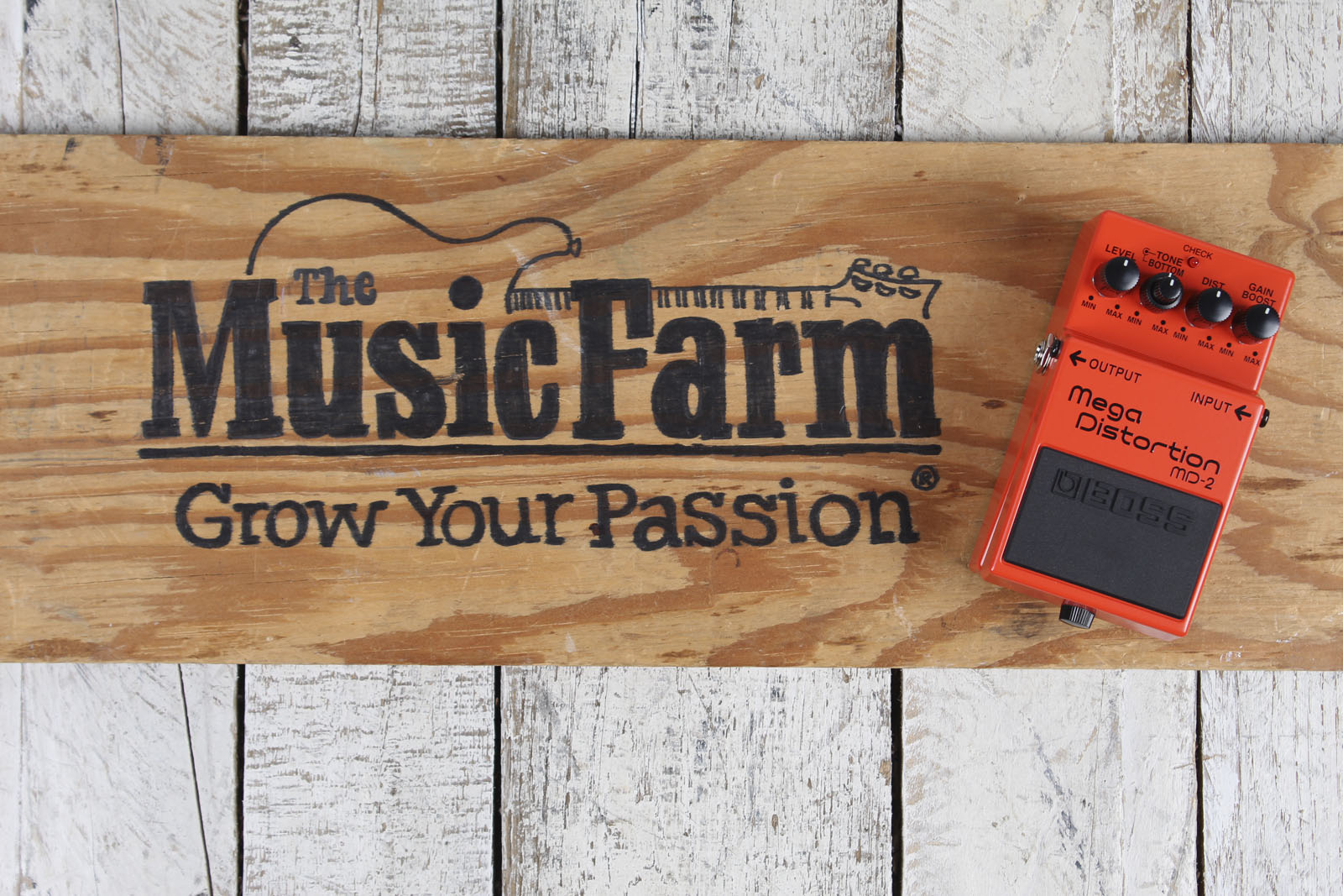 Boss MD-2 Mega Distortion Pedal Electric Guitar Distortion Effects Pedal Secondary image