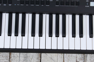 Yamaha PSR-E425 76 Key Portable Keyboard with 820 Voices and Pitch Bend with Power Supply