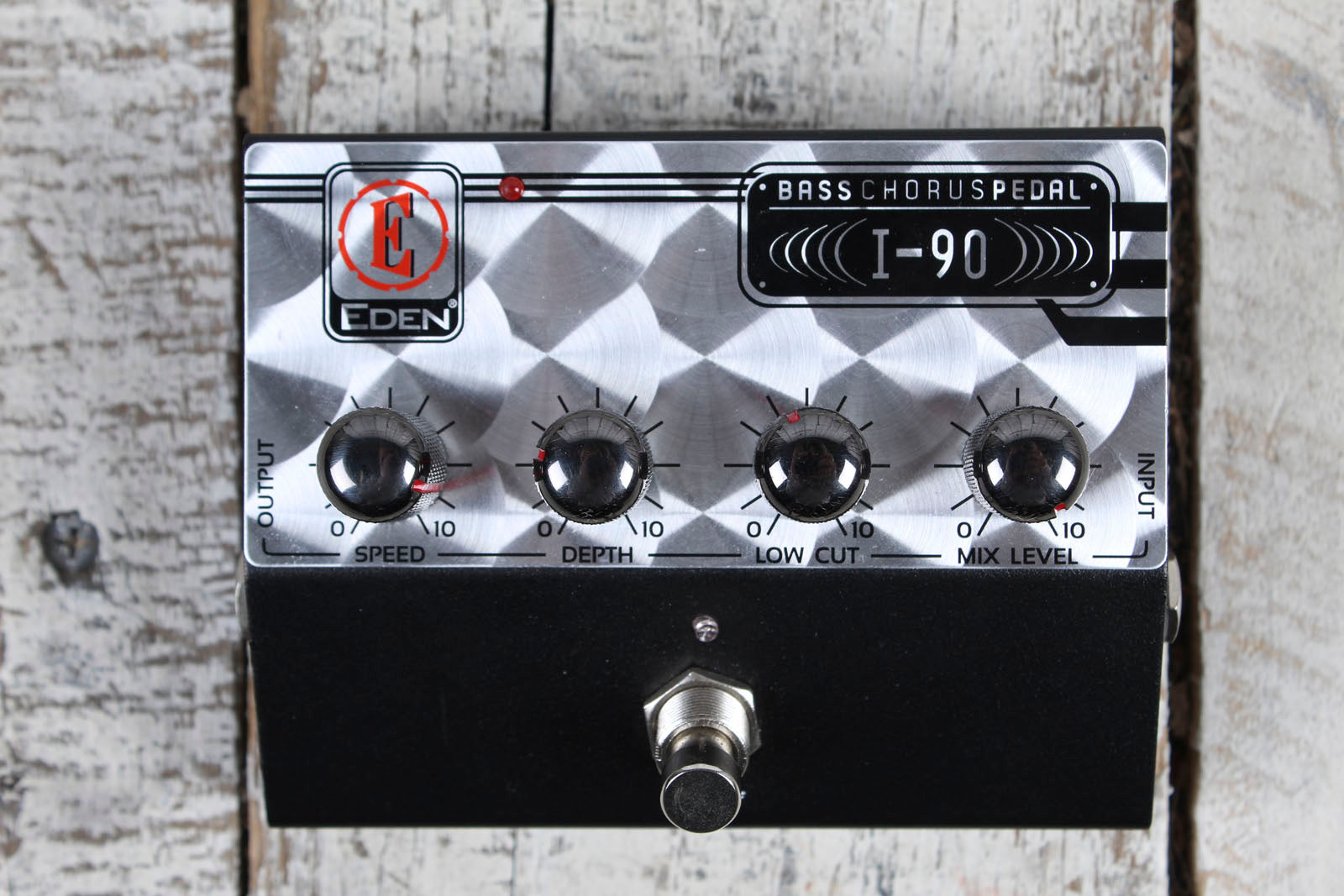 Eden I90 Professional Chorus Electric Bass Guitar Effects Pedal w Power Supply Main image