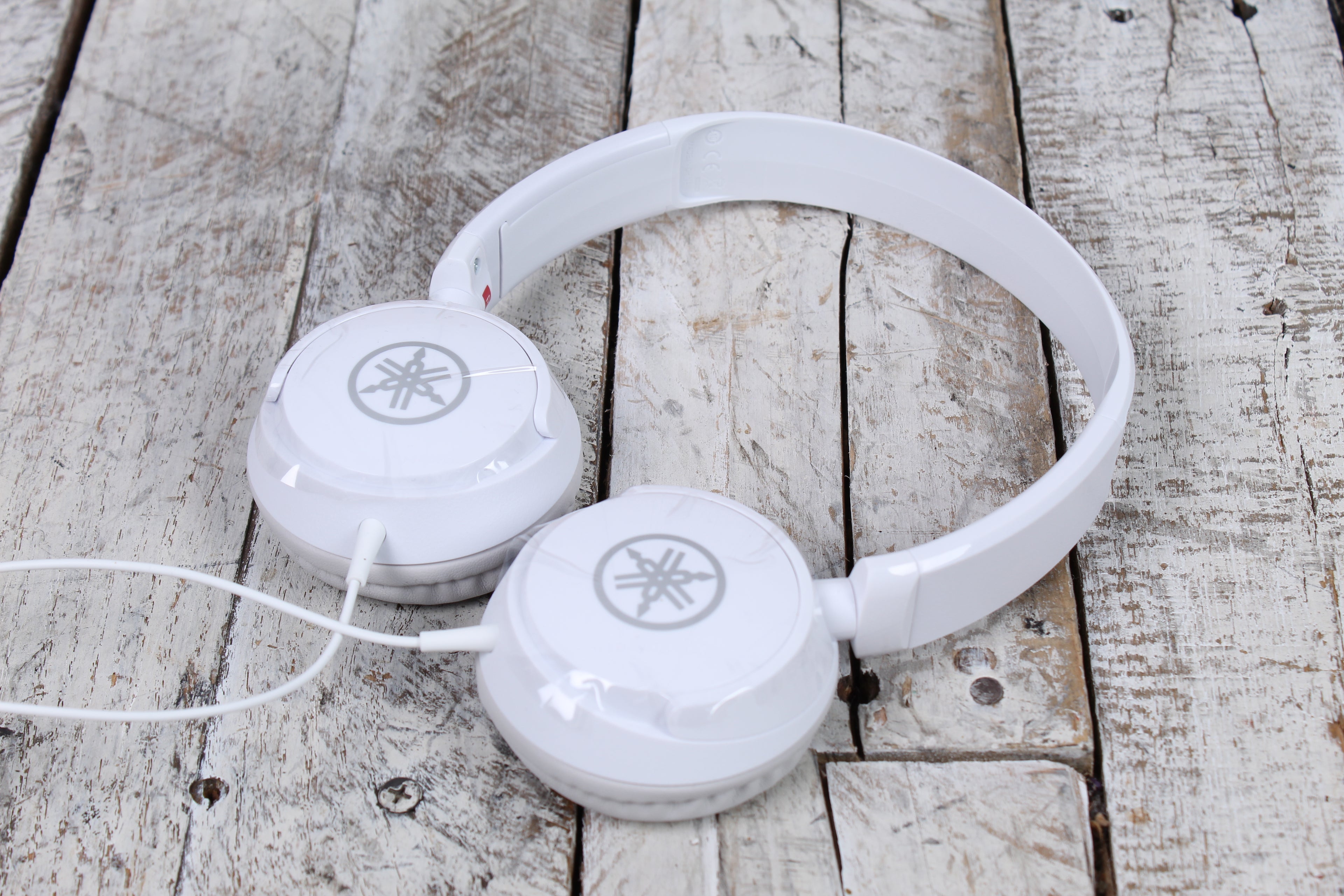 Yamaha HPH-50 Dynamic Closed Back Headphones with Adjustable Headband White