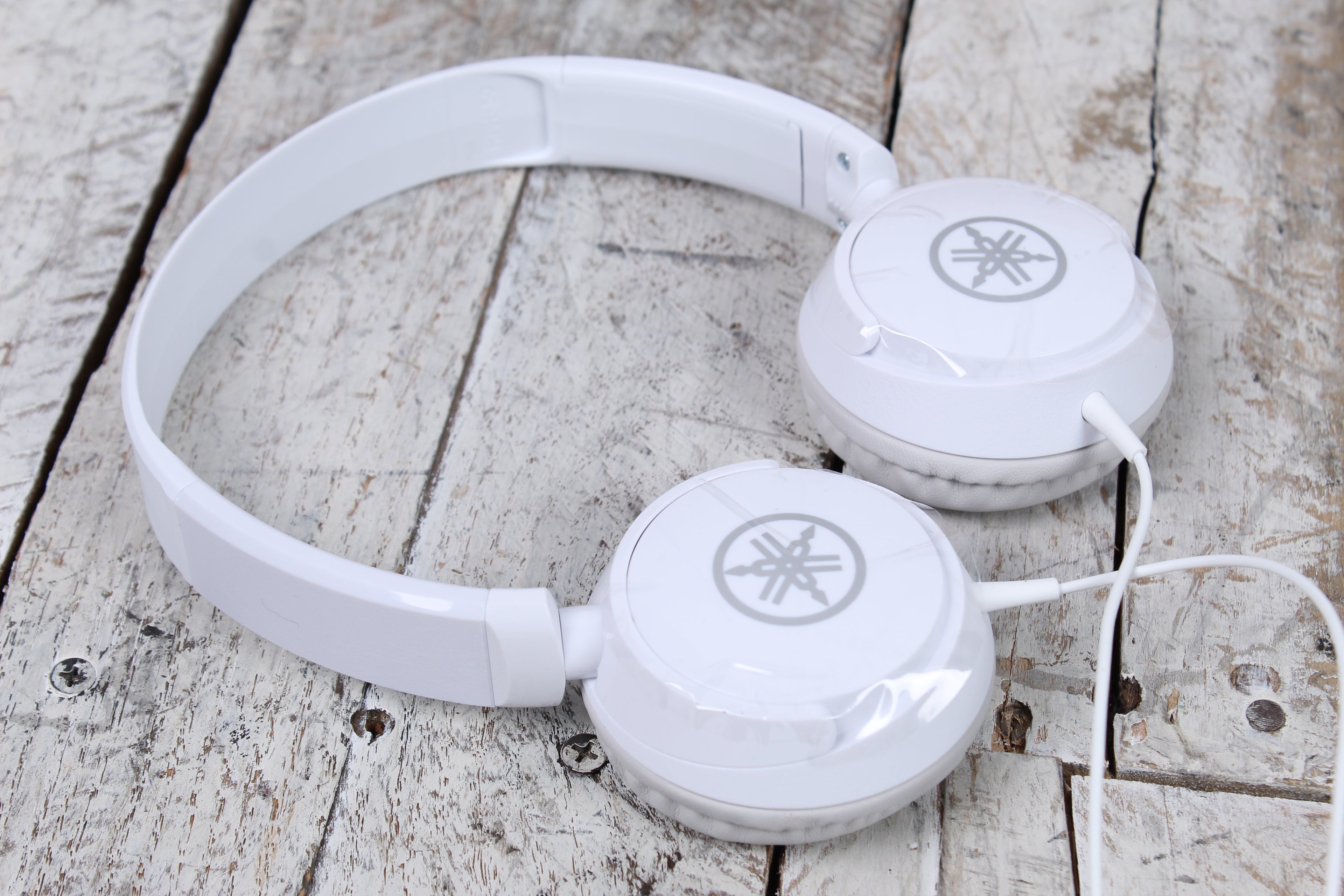 Yamaha HPH-50 Dynamic Closed Back Headphones with Adjustable Headband White