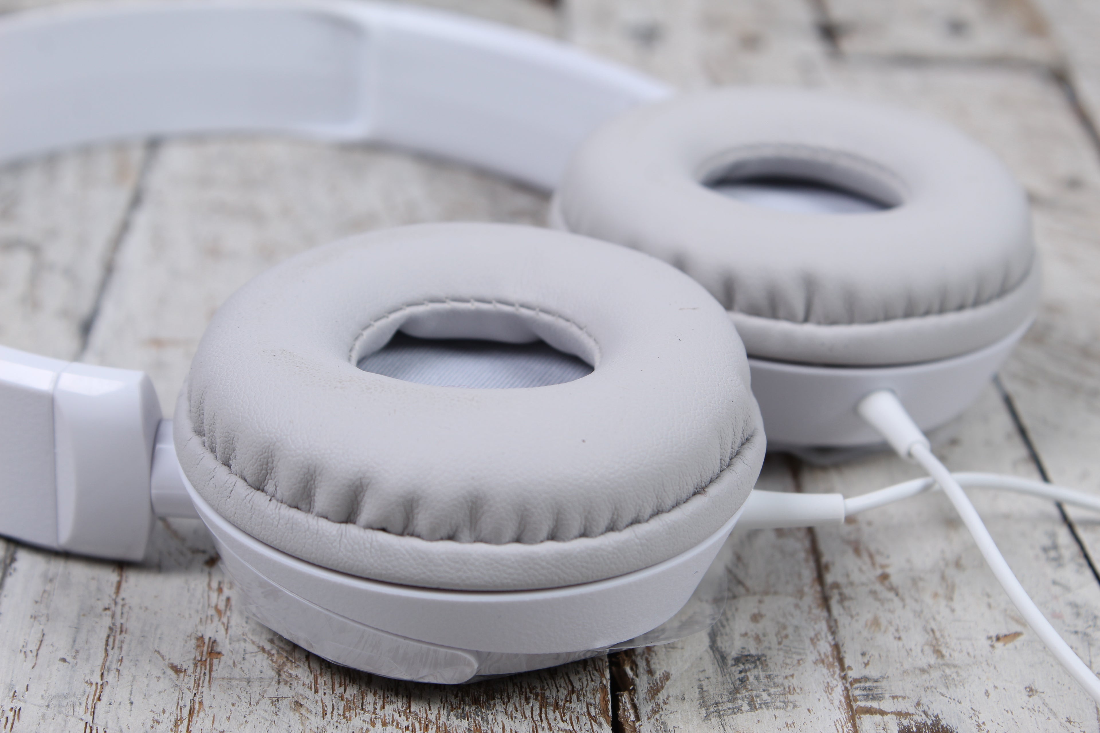 Yamaha HPH-50 Dynamic Closed Back Headphones with Adjustable Headband White