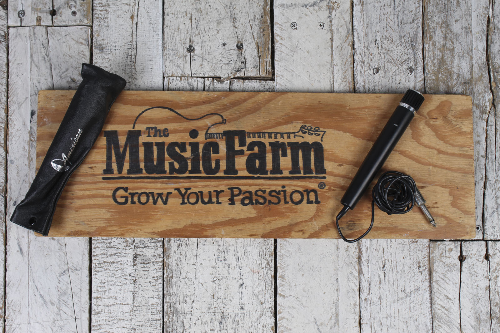 American Microphone Co. Vintage D-20 Dynamic Microphone Secondary image