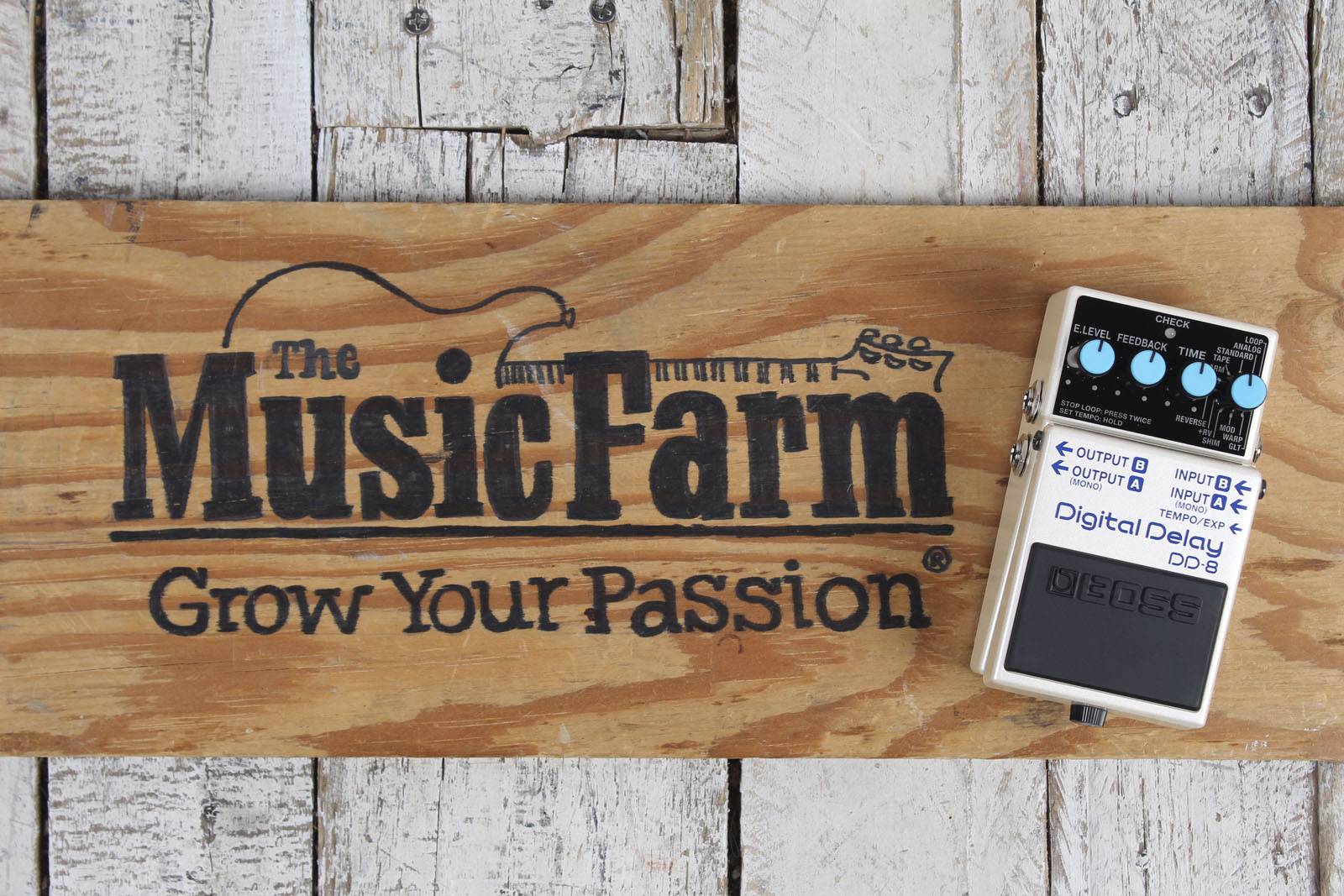 BOSS DD-8 Digital Delay Effects Pedal Electric Guitar Delay Effects Pedal