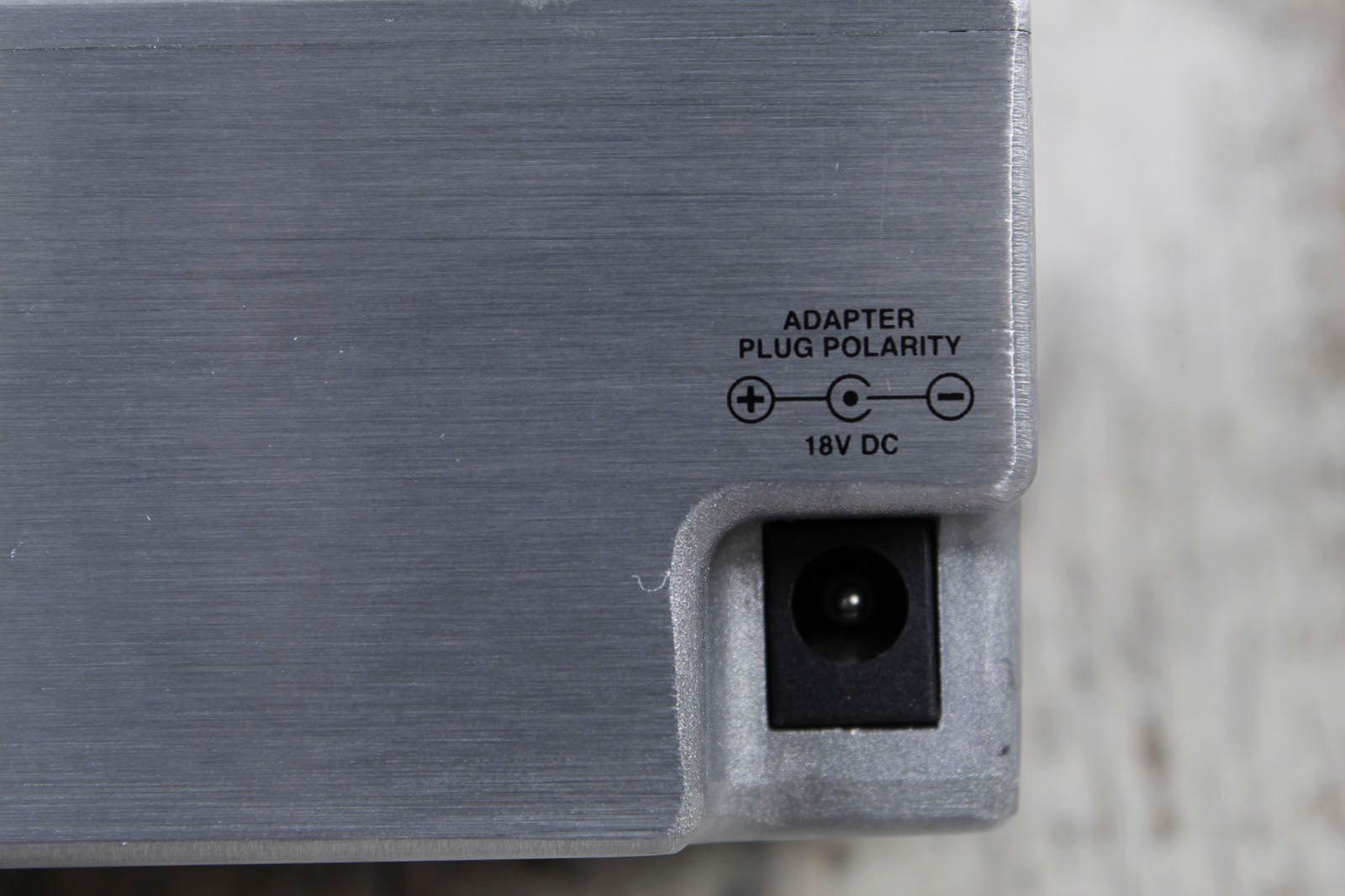 MXR Iso-Brick Power Supply Electric Guitar and Bass Effects Pedal Power Supply