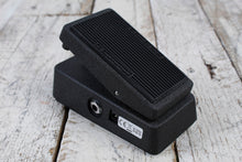 Load image into Gallery viewer, Dunlop Cry Baby Mini Wah Effects Pedal Electric Guitar Wah Effects Pedal CBM95