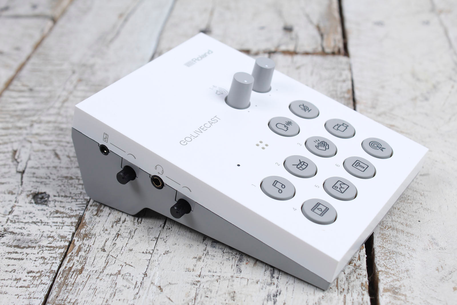 Roland GO:LIVECAST Smartphone Live Streaming Studio Pro Production Web Casting