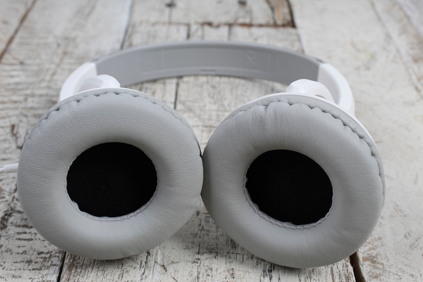 Yamaha HPH-100WH Dynamic Closed Back Headphones with Adjustable Headband White
