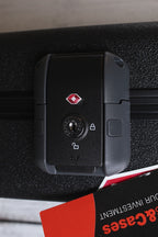 Fender Deluxe Molded Case – Stratocaster® - Telecaster®