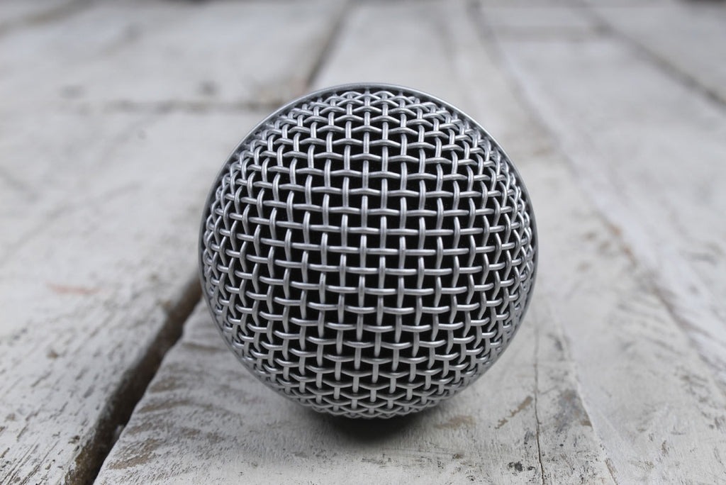 Shure SM58 Dynamic Vocal Microphone Cardioid Pickup Pattern with Clip and Pouch